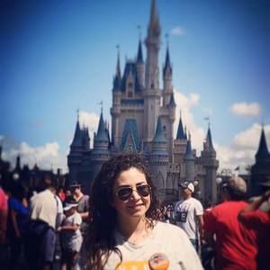 Meet your Posher, Reyes